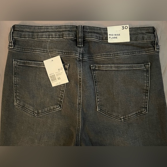 NWT Forever 21 Mid-rise Flare Jeans Washed Black - Picture 2 of 11